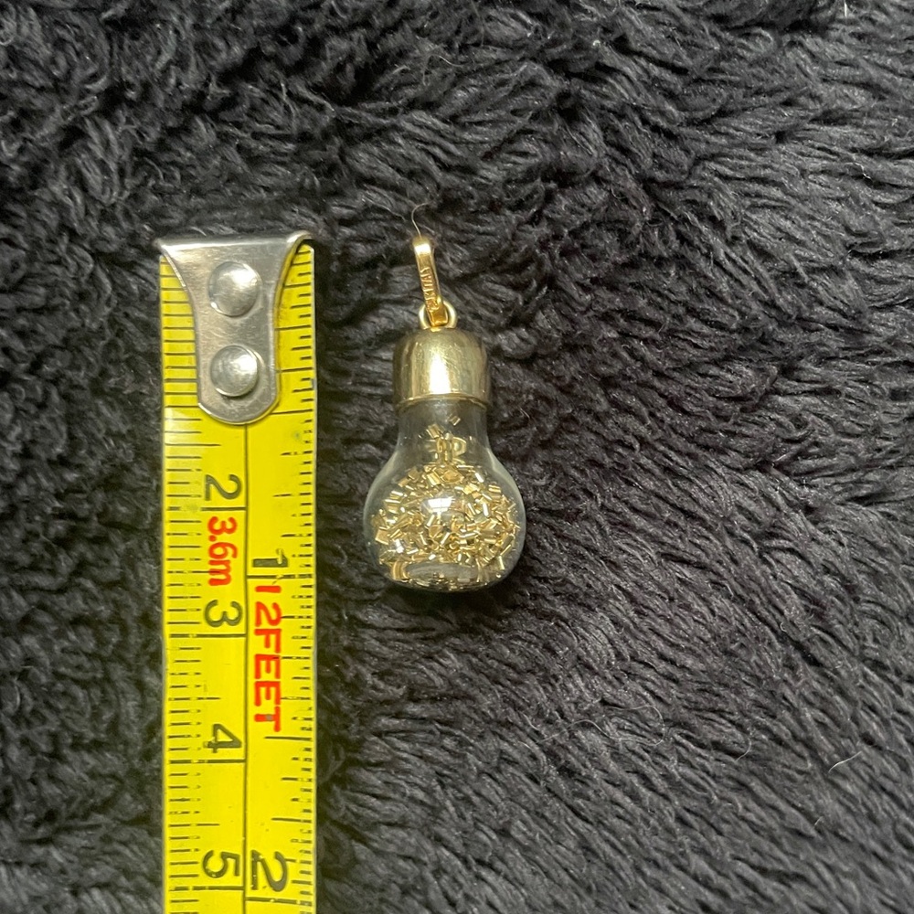 14kt Pendant, Glass Bottle with REAL Gold Nuggets
Vintage from the 70s
Beautiful